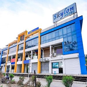 Fabhotel Skylon, Near Mahatma Mandir